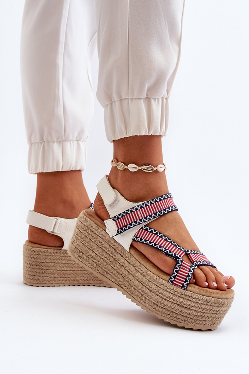 Dámské sandály na pletené masivní podrážce bílé Luminea