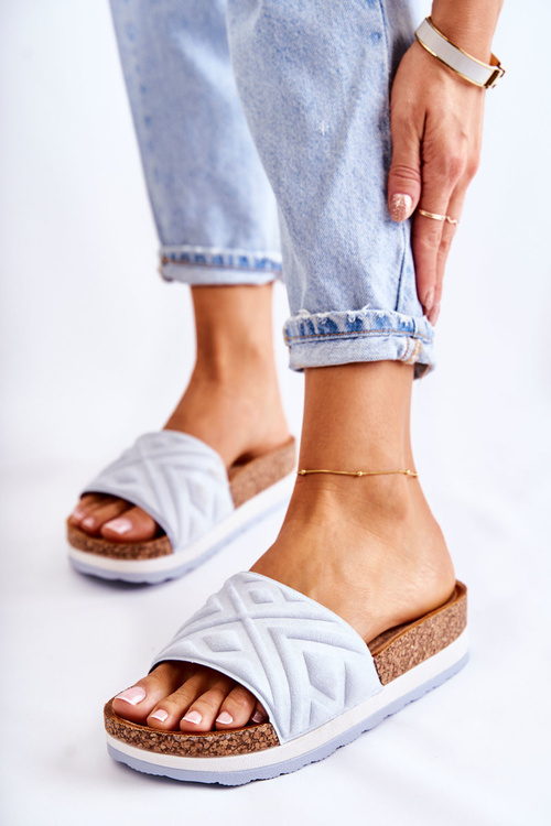 Ženské semišové papuče na masívnej platforme Blue Heritta