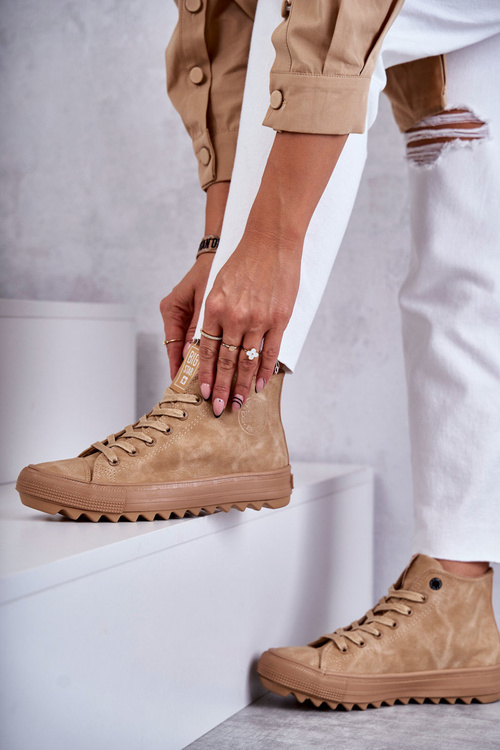 Dámske tenisky s veľkou hviezdou High Izolované Camel GG274072