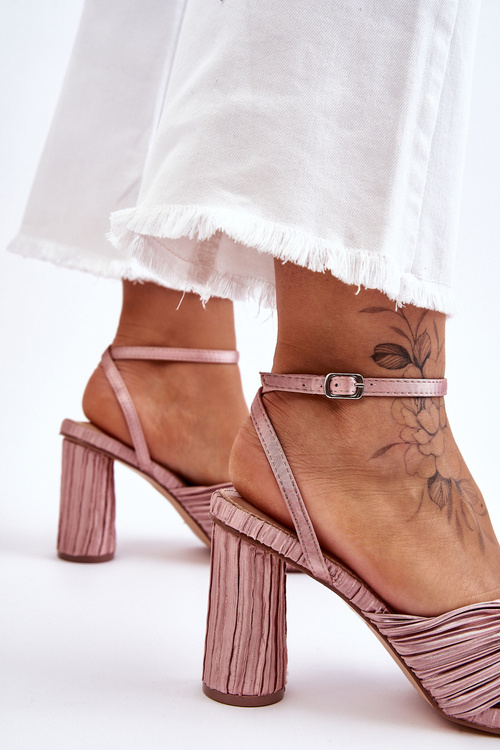 Módne sandále s lukom s béžovým kalumom