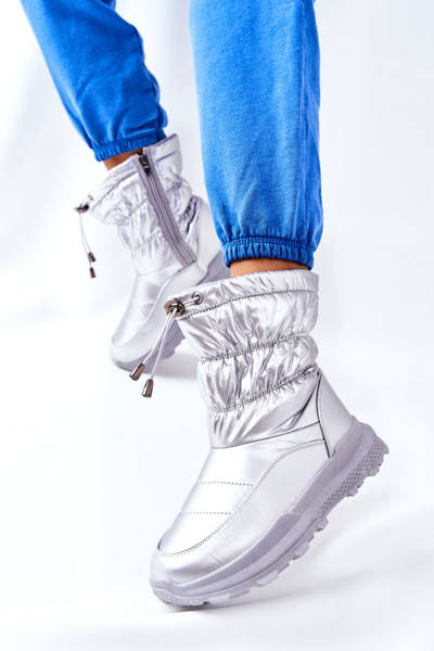 Ženské izolované snehové topánky so striebornou hviezdicou