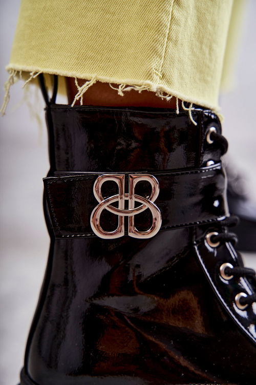 Maľované dámske izolované topánky s dekoráciou čierne seno