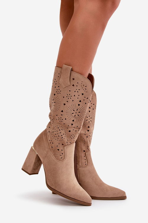 Čipkované dámske členkové topánky na opätku s ostrými špičkami z tmavobežovej ekokože Nevithra