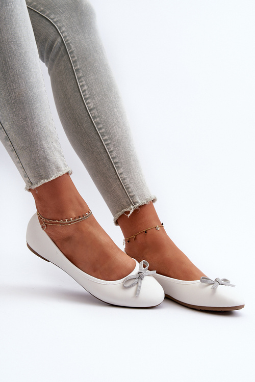 Bílé baletky z ekokože s mašlí