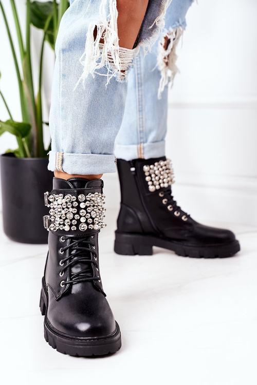 Izolovaný pracovníci s perlami čiernymi teraz alebo nikdy