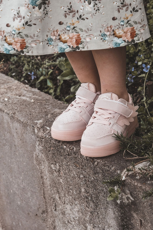 Dětské kožené sportovní boty na suchý zip růžový Angel