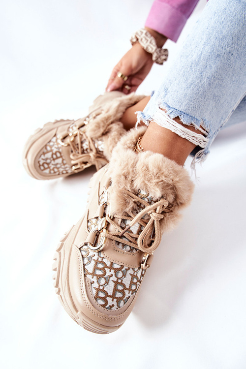 Izolované dámske izolované khaki srdce bije športové topánky