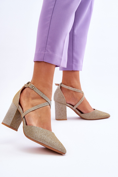 Módne lesklé čerpadlá na Zlatom galaxii