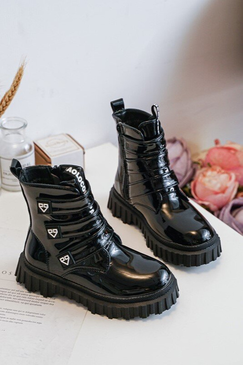 Maľované izolované dievčatá čierne rilina