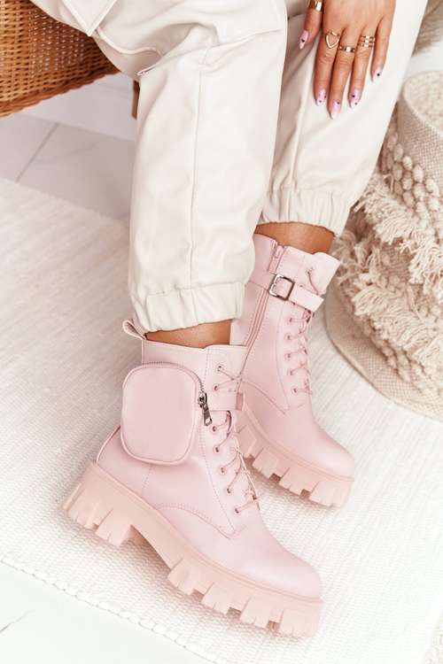 Pracovníci na platforme s obličkami Pink Saturnay