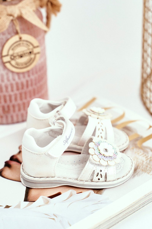 Detské sandále s suchým zipsom, biele kvetiny Mino