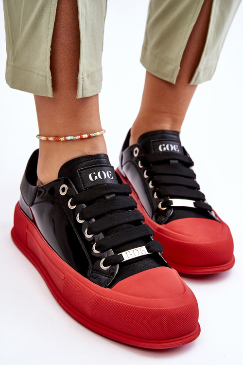 Dámske lakované tenisky na čiernej a červenej platforme Goe LL2N4021