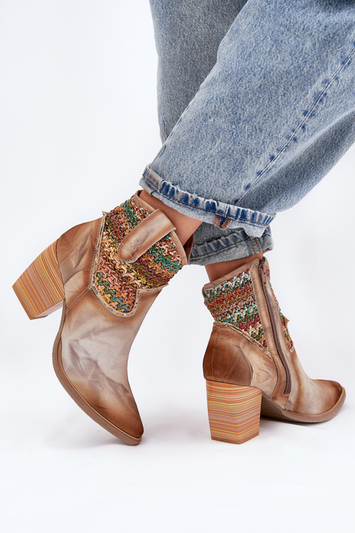 Kožené Cowboy Čižmy Na Opätku S Dekoratívnym Pletením Maciejka 06810-29 Viacfarebné