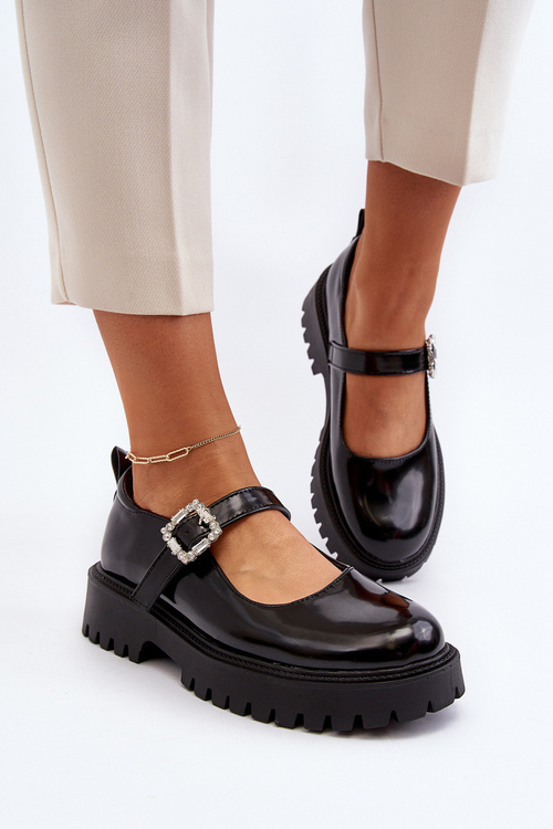 Dámske lesklé poltopánky s ozdobnou sponou čierne Lindnessa