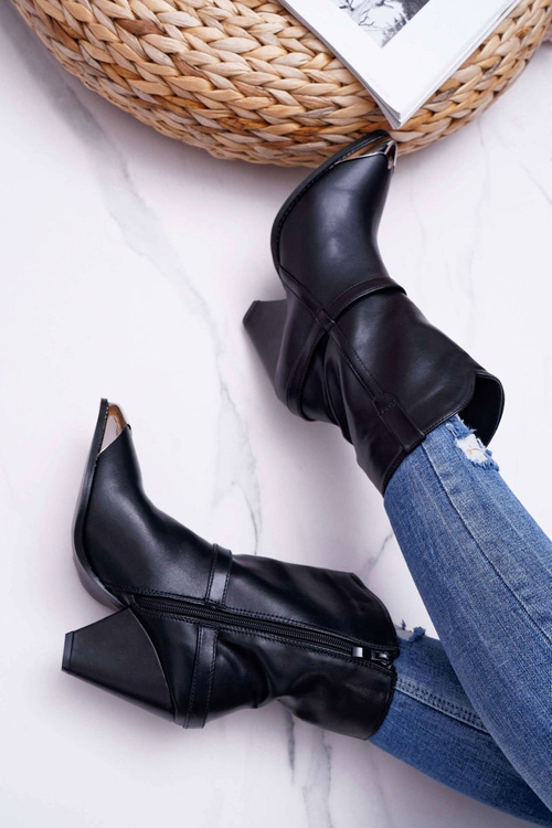 Dámske topánky na čiernom