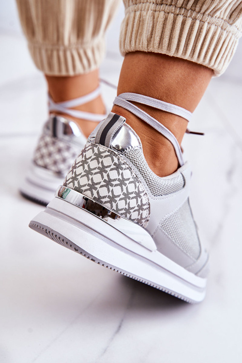 Dámske klasické športové topánky na šedej pokročilej