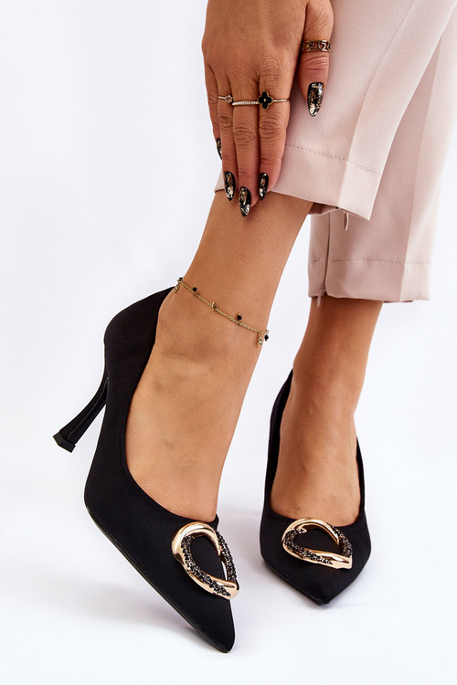 Elegantné vysoké podpätky s módnou dekoráciou čierny predplnený