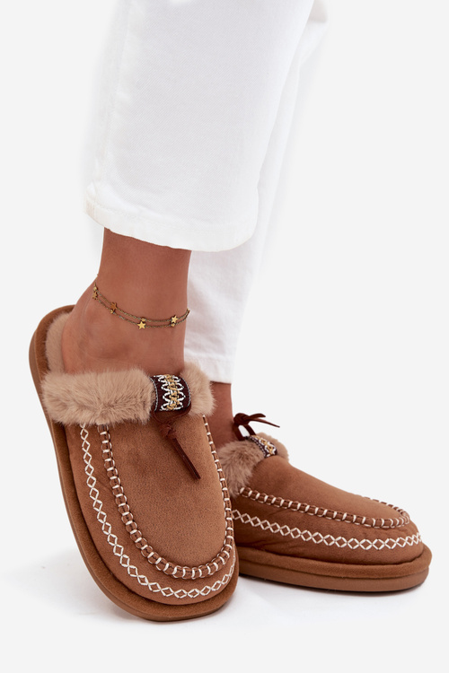 Dámske papuče s kožušinkou a výšivkou hnedé Perivelle