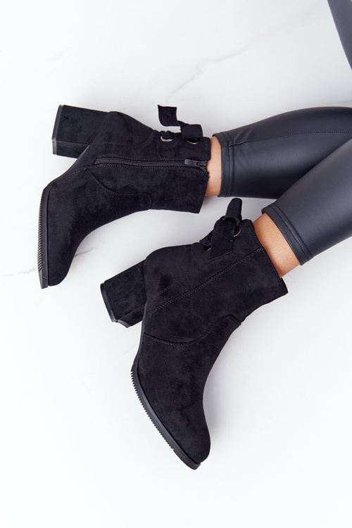 Izolované topánky žien na Čiernej kayle Post