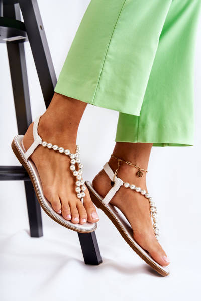 Módne sandále flip -flops s perlami biela Isalia