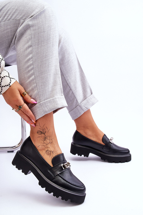 Kožené mokasíny s ozdobou na platforme čiernej slávy