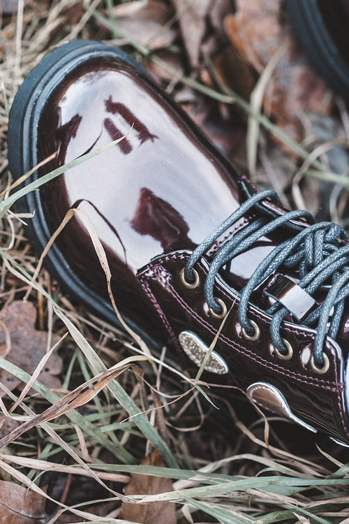 Lakýrrované bordové dětské botky s ozdobami Adete