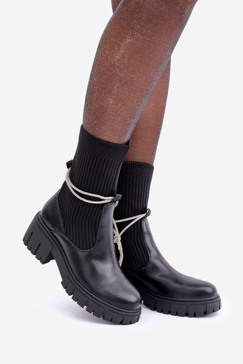 Boty Se Zápatím A Lesklým Šněrováním Černé Dinarca