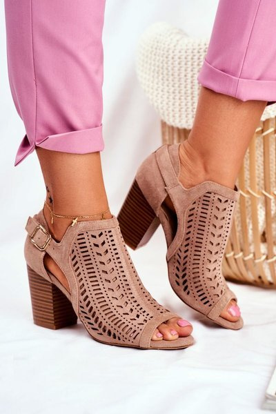 Dámske topánky s béžovým béžovým použitím rezu