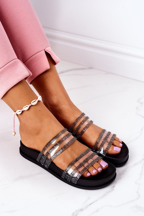 Čierna slečna, gumová flip -flops so zirkónmi