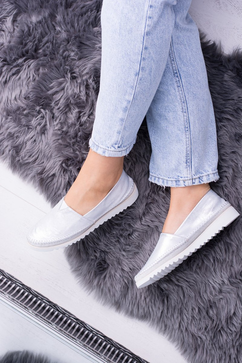 Dámska strieborná koža sklz na frela