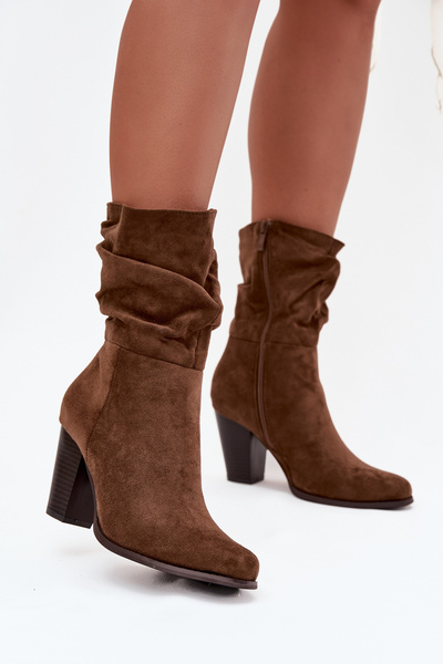 Dámske čižmy na podpätku s riasením hnedé Jovessa