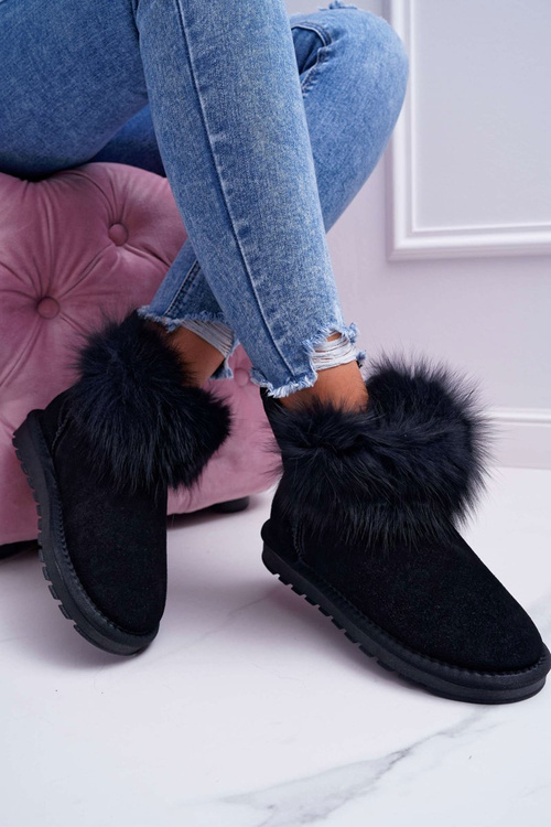 Dámske snehové topánky izolované kožušinovým semišovým čiernym mementom