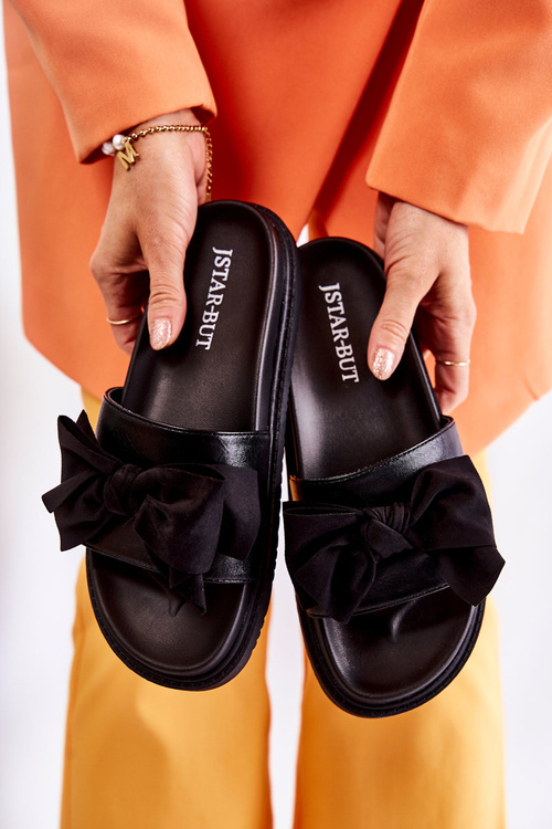 Klasické dámske kožené žabky s lukom čiernou desy