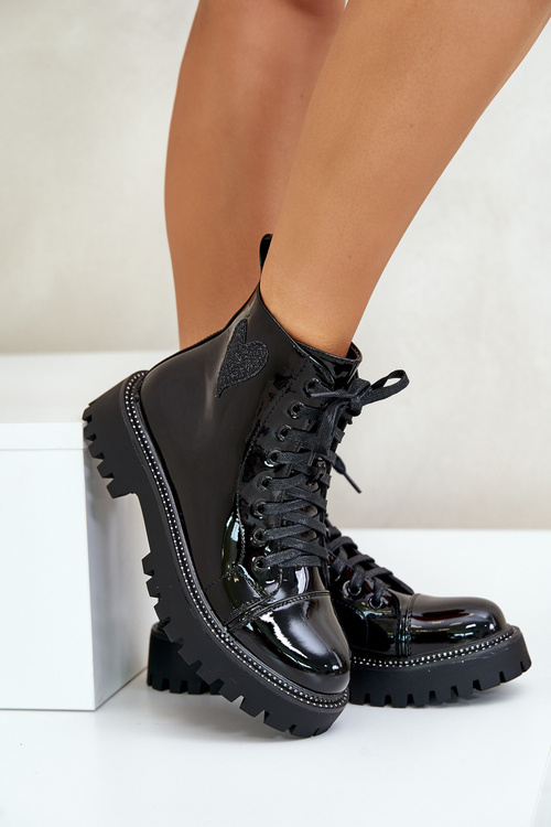 Lakované Čižmy Na Zips S Dekoratívnym Srdcom Čierne Obeena