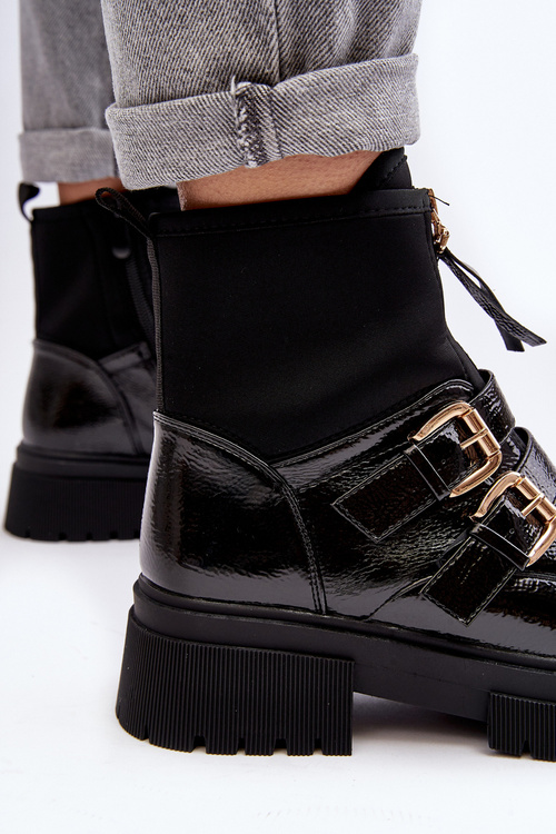 Lesklé černé dámské botky na ploché podrážce Rellisa