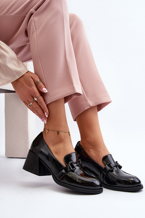 Čierne lakové topánky na vysokom opätku Nireva