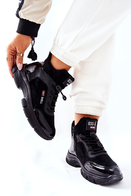 Vysoko kožené izolované športové topánky čierne zásluhy