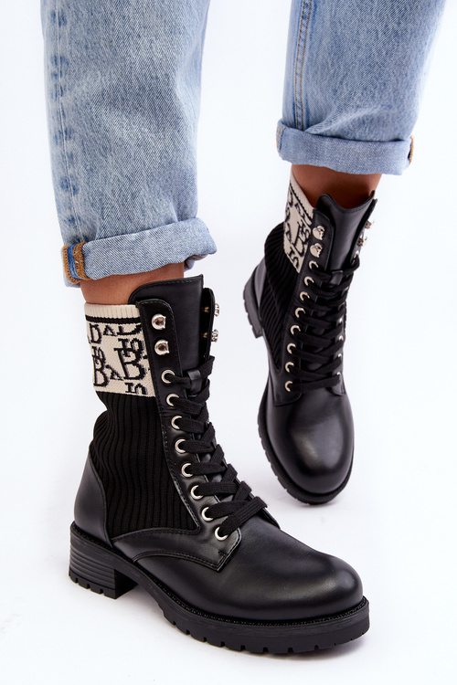 Ženské topánky s čiernymi ponožkami Hakina