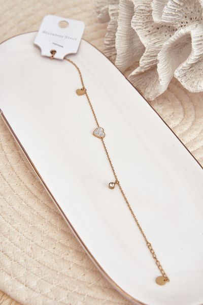 Náramok na nohu so zlatými srdiečkami