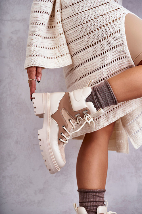 Izolované topánky béžové hnedé osadenie