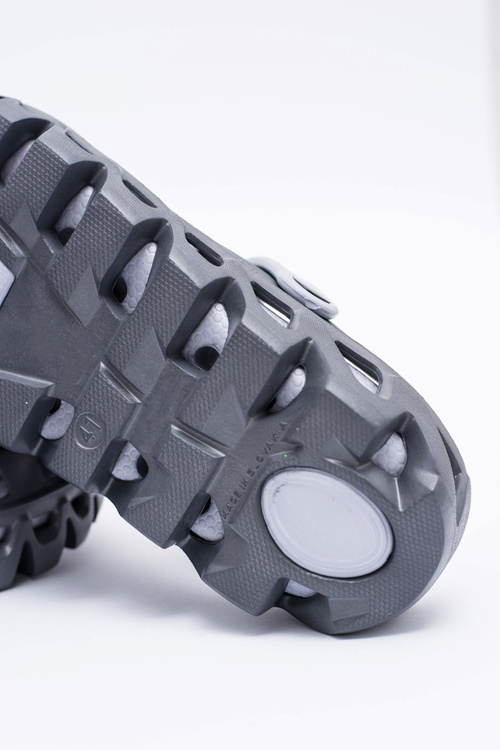 Tmavo šedá pánske svetlo Eva Kroksa papuče