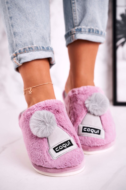 Dámske furries s čiapkou a pompom fialovou udržujú v teple