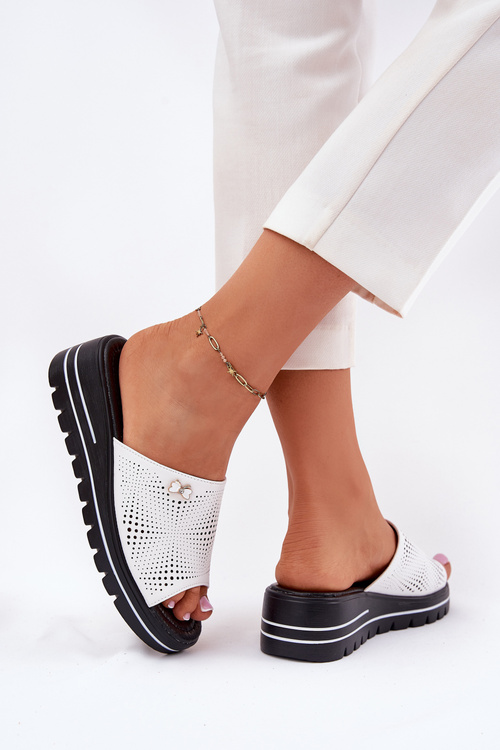 Dámske kožené šľapky na klíne Vinceza 41477 biele