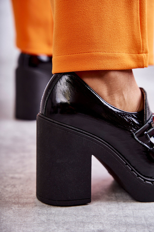 Lakované boty na masivním sloupku Černé Jaime