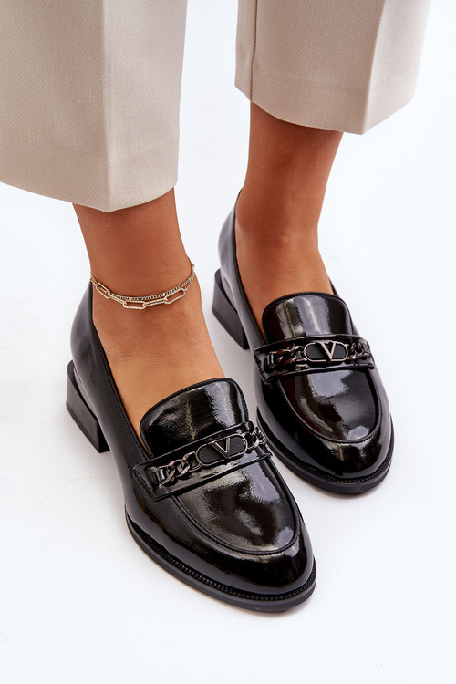 Dámske lesklé čierne topánky na nízkom opätku Albreide