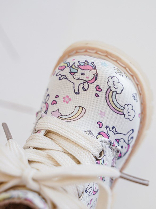 Izolované detské topánky pre béžový zips dolida