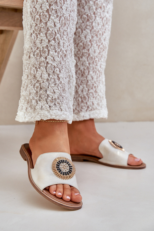 Kožené Papuče S Dekoráciou Na Nízkom Opätku Zlaté Ošúchané Lewski 3047/O