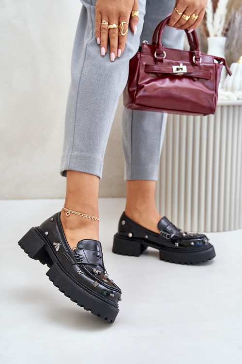 Dámské Lakované Kožené Polobotky S Dekoracemi D&A MR880-103 Černé