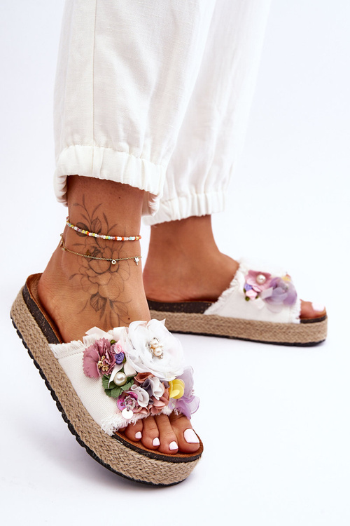 Materiál flip -flops s kvetmi biela Nessa