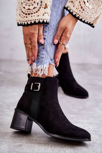 Semišové boty na sloupku Černá Vannes